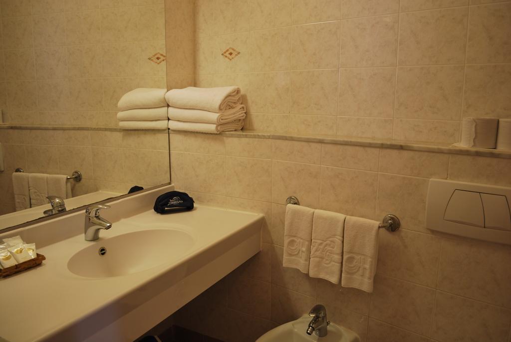 Hotel Galleano لايقويليا الغرفة الصورة